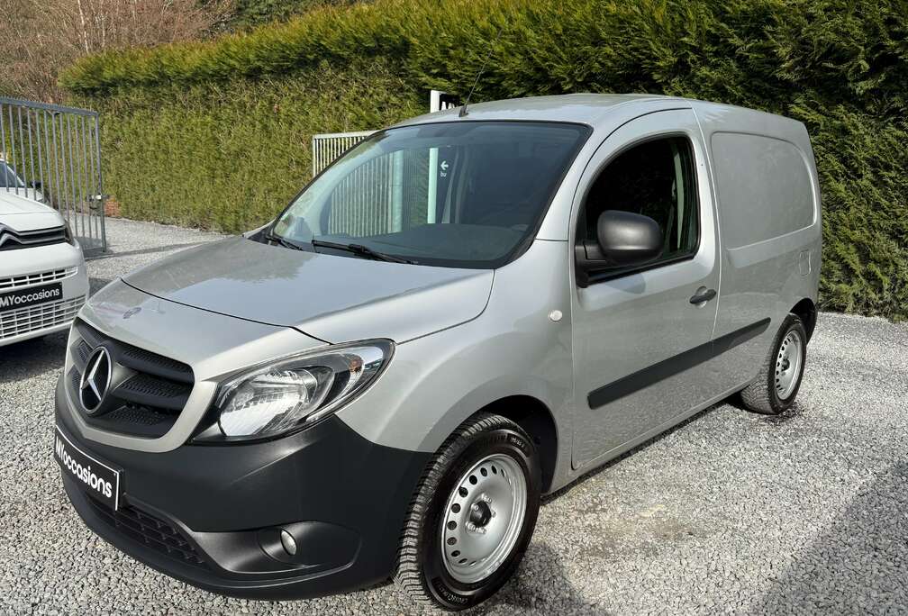 Mercedes-Benz 109 CDi - UTILITAIRE - 3 PLACES - EURO 6 b -A VOIR