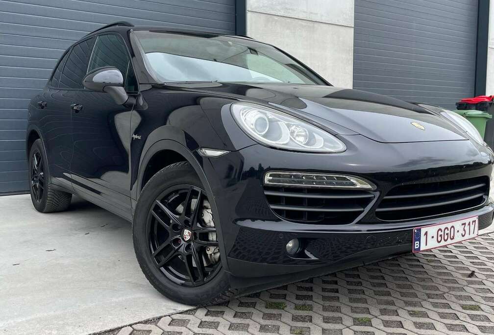 Porsche 3.0i V6 Hybrid Tiptronic S