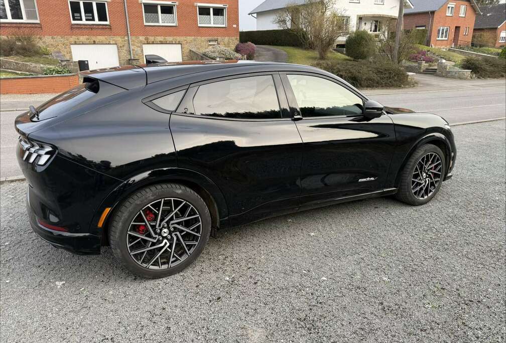 Ford 99 kWh AWD GT