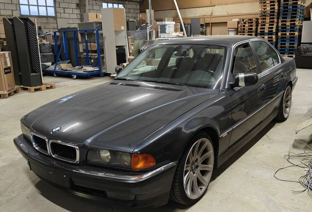 BMW 735i