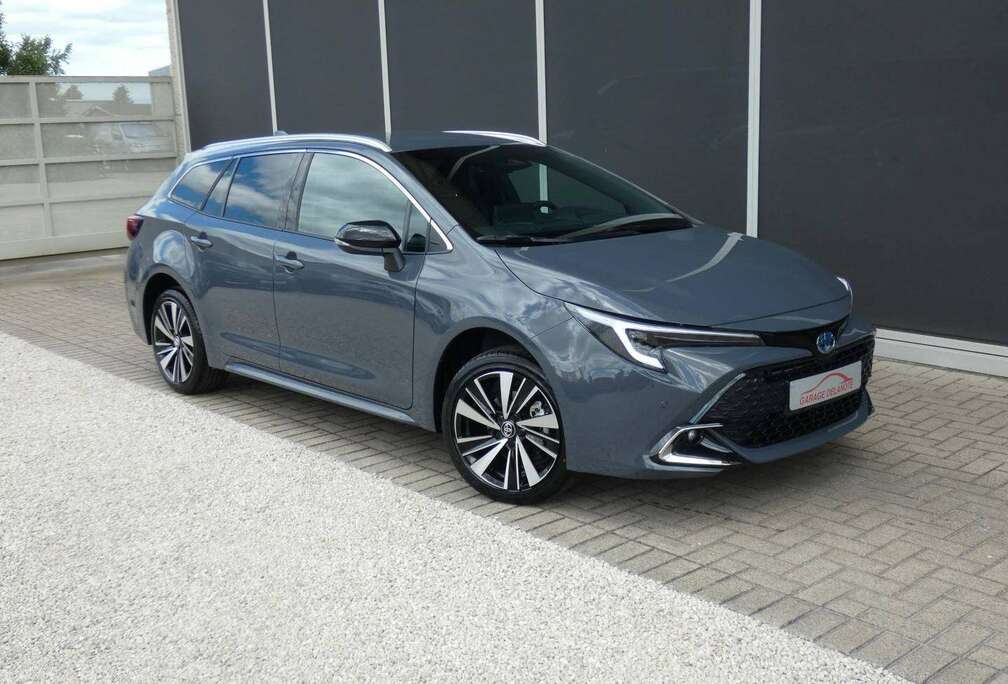 Toyota 1.8 Hybrid 140pk STYLE+WINTER PACK +Stuurwielverwarming +Zetelverwarming +Half leder/Alcantara +Parkeersensoren +Camera