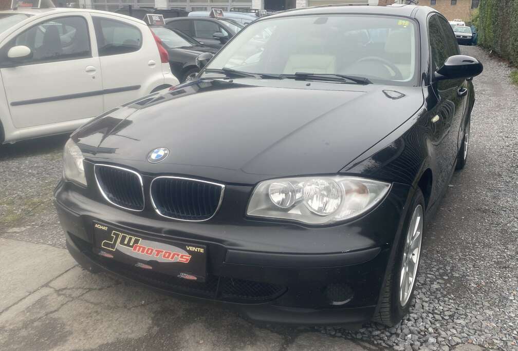BMW 116i FAIBLE KM **VENTE EXPORT OU MARCHAND **