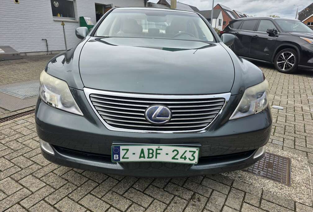 Lexus LS 600h L 5.0i V8 E-CVT HYBRID