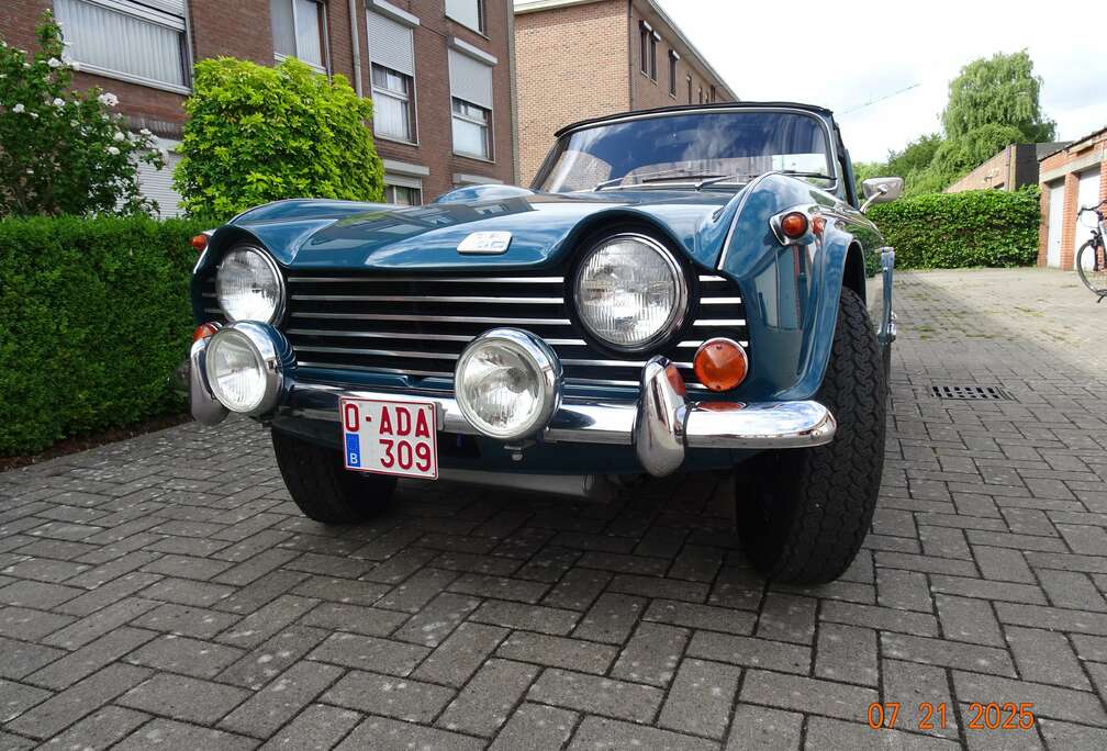 Triumph TR 250