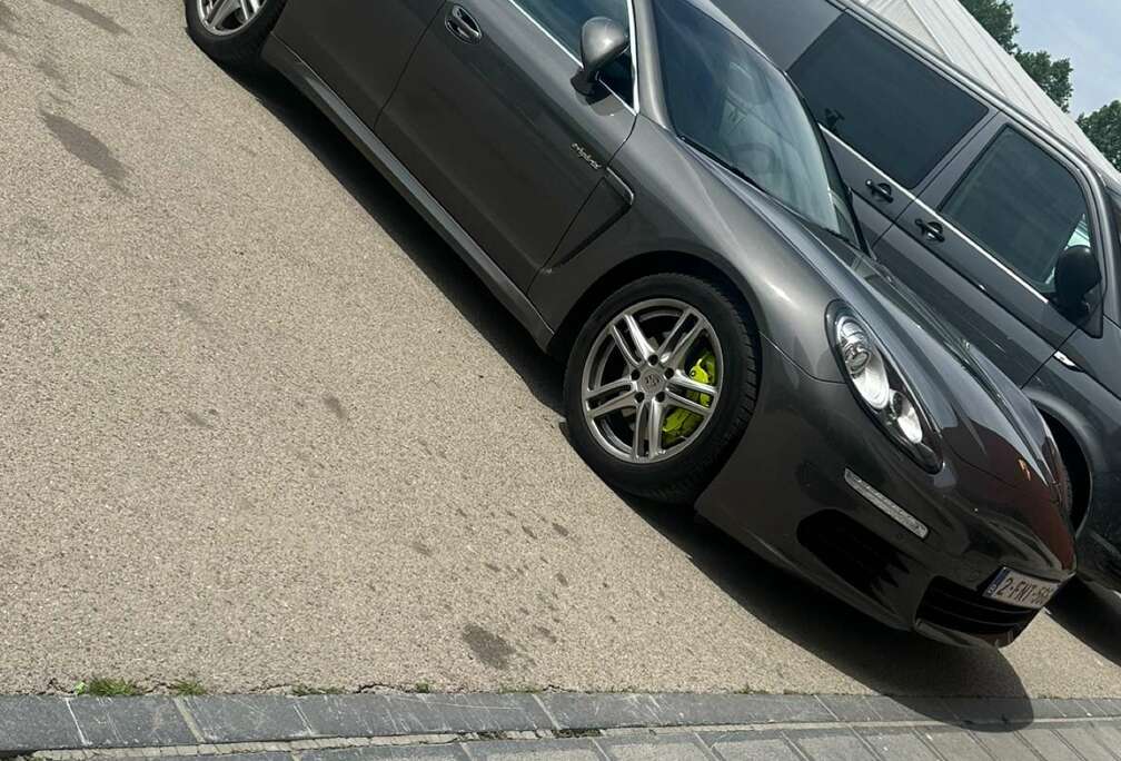 Porsche S e-Hybrid 3.0i V6 Tiptronic