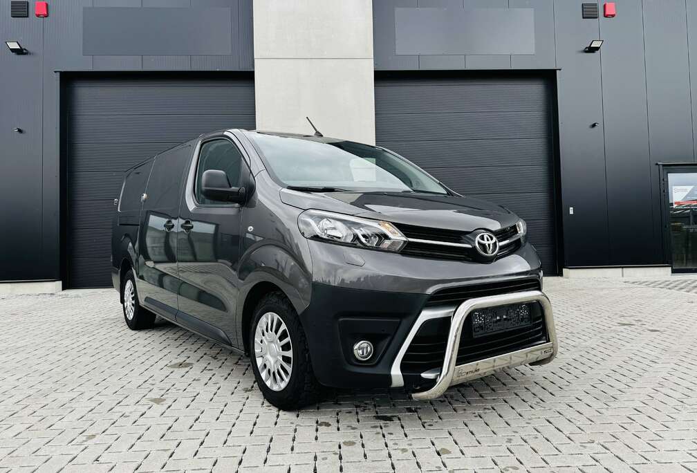 Toyota 2.0 D-4D Long Comfort (L2) S/S (EU6.3)