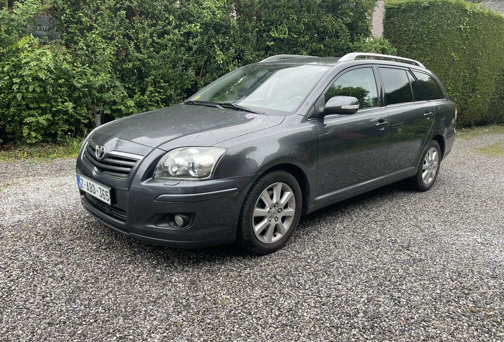Toyota Avensis SW 2.2 Turbo D4D 16v Linea Sol