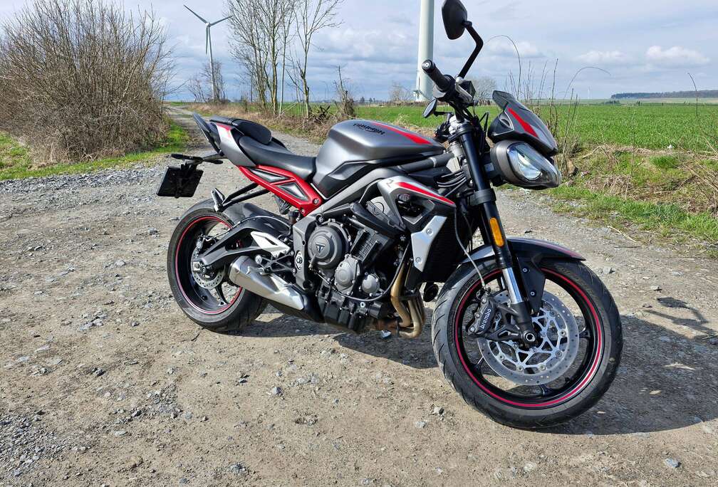 Triumph 765