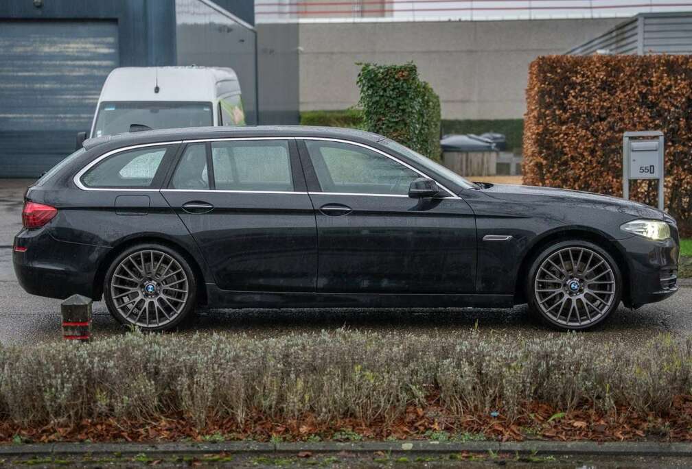 BMW 528i Touring Luxury Line