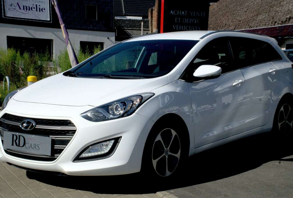 Hyundai i30 SW 1.6 CRDi*AUTOMAT*JANTES 16\'*CARPLAY*GARANTI