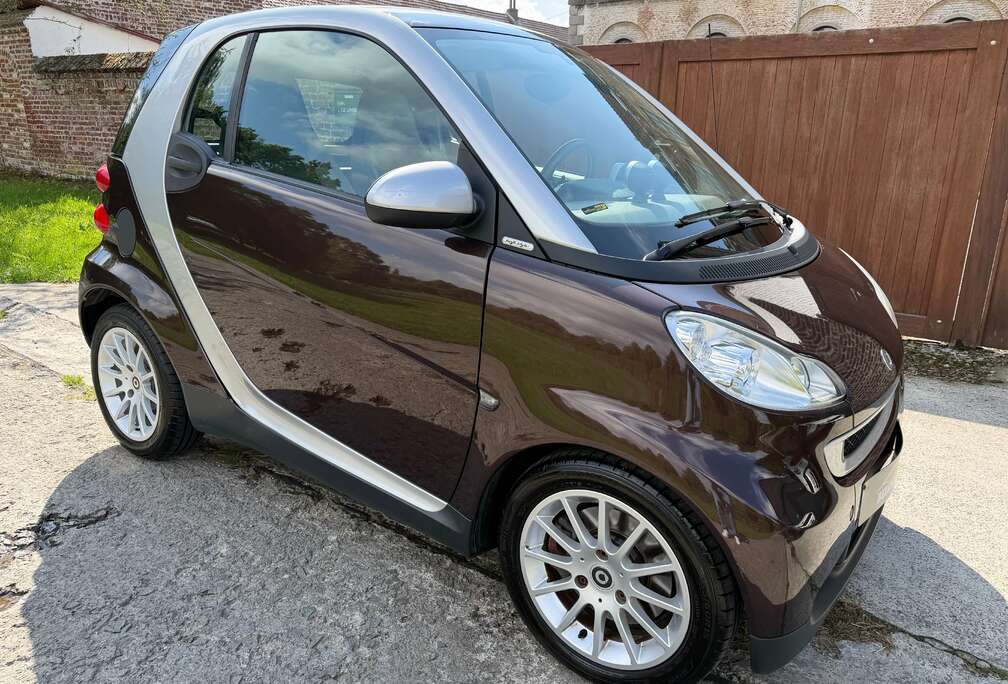 Smart 1.0i *NIGHT STYLE EDITION* || AIRCO || PANO || CUIR || GARANTIE*