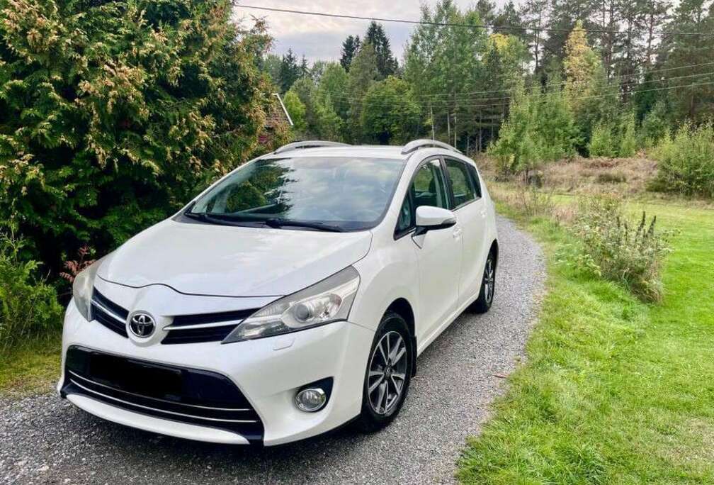 Toyota 132 VVT-i 7pl Active