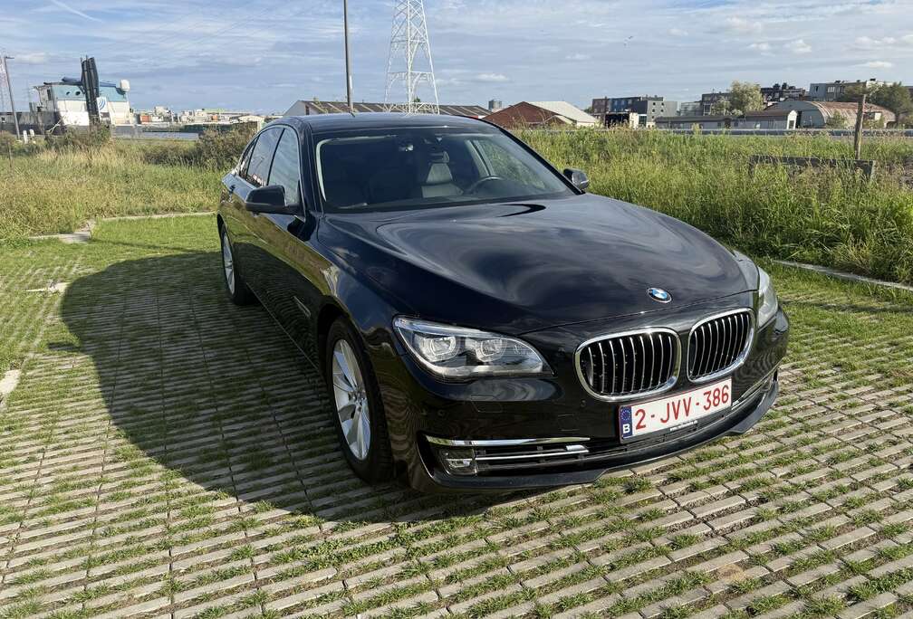BMW 740i