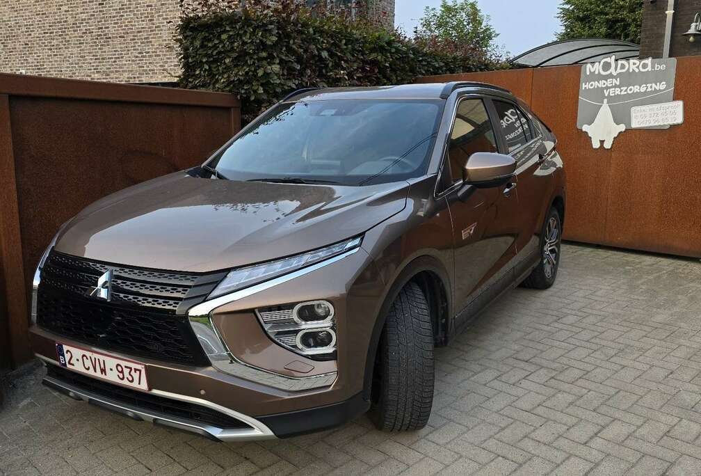 Mitsubishi Plug-In Hybrid 4WD Intro Edition