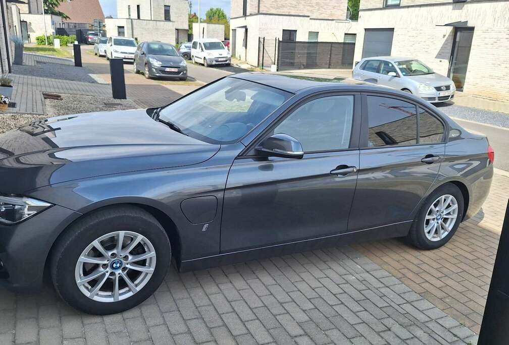 BMW 330e iPerformance Sport Line