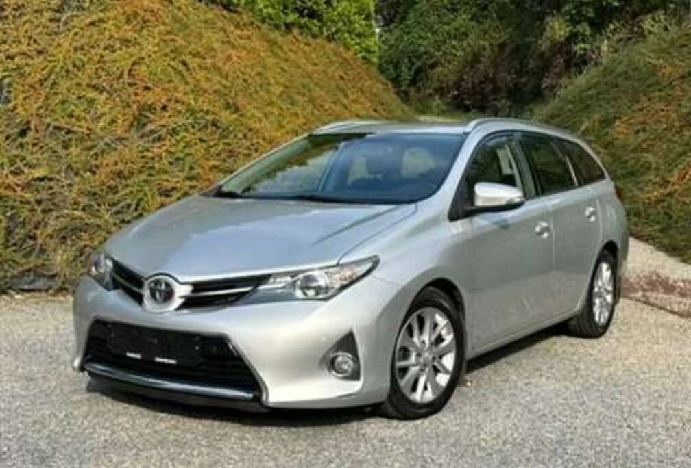 Toyota SW 1.4 D-4D /Bluetooth /Radar de recul /Navigation