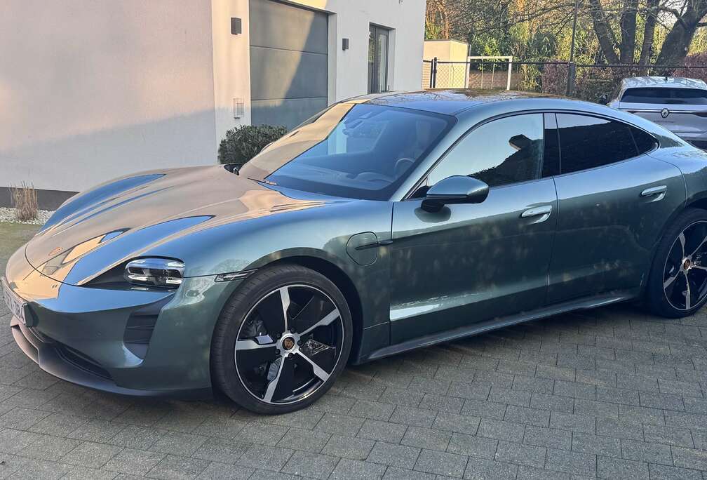 Porsche Taycan 93.4 kWh Taycan