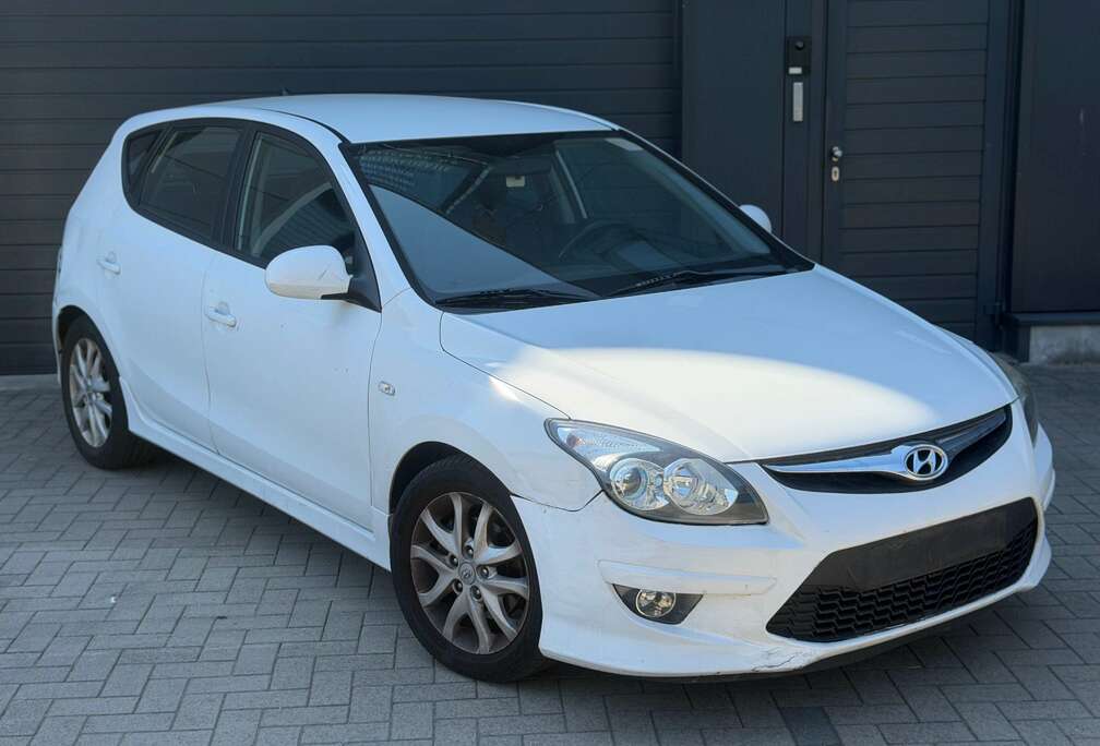 Hyundai i30 1.6 CRDi U2 Blue Comfort ISG 103gr.