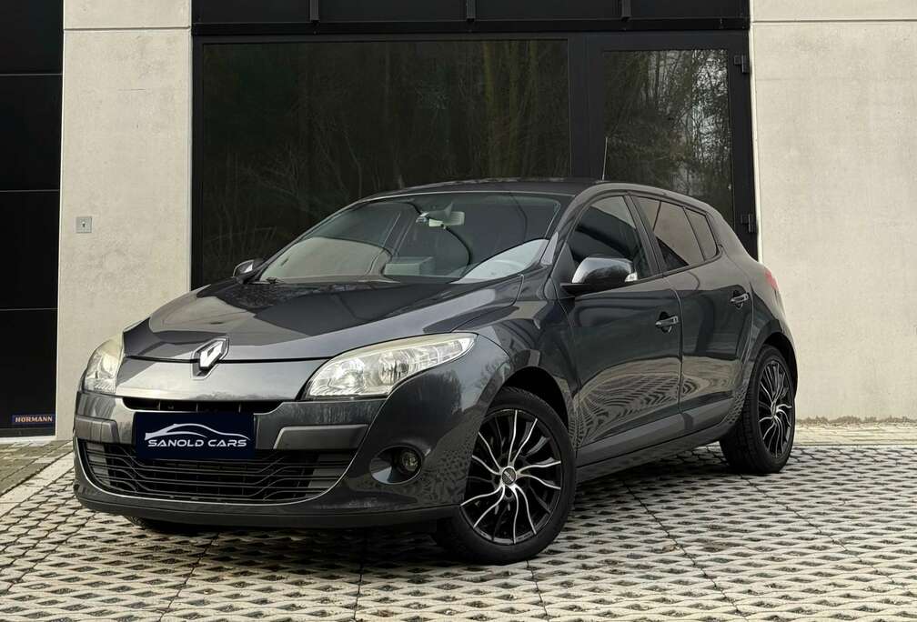 Renault Megane 1.6i Privilège  Full  Carplay