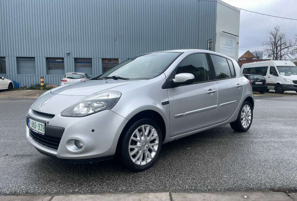 Renault Clio 1.2i TomTom Edition