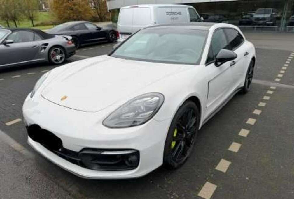 Porsche Panamera 4 E-Hybrid Sport Turismo Platinum Edition