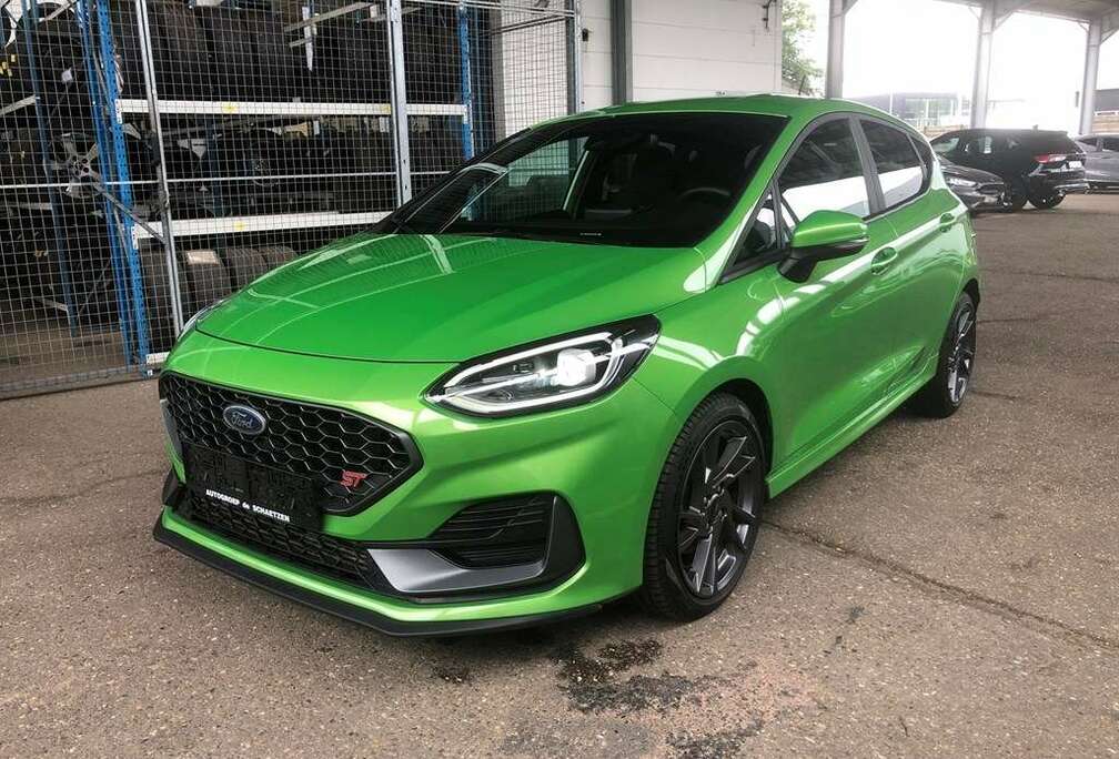 Ford ST 1.5 200 pk M6 Mean Green met B&O Audio