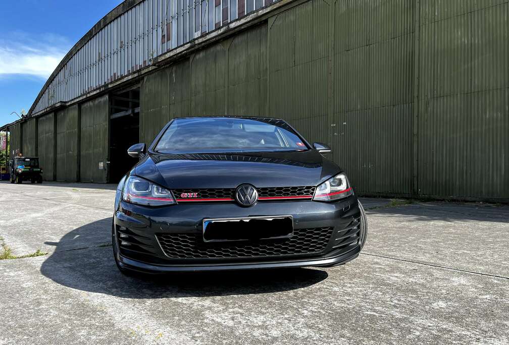 Volkswagen Golf 7 GTI 2.0 TSI Performance