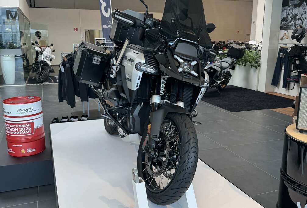 BMW Full Akra