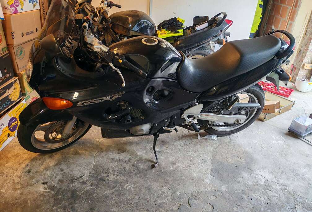 Suzuki Gsxf