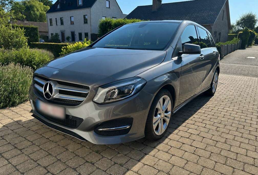 Mercedes-Benz B 180