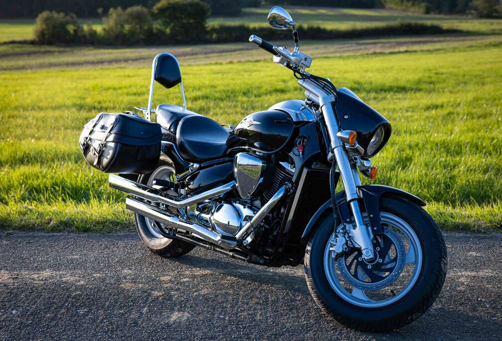 Suzuki M800