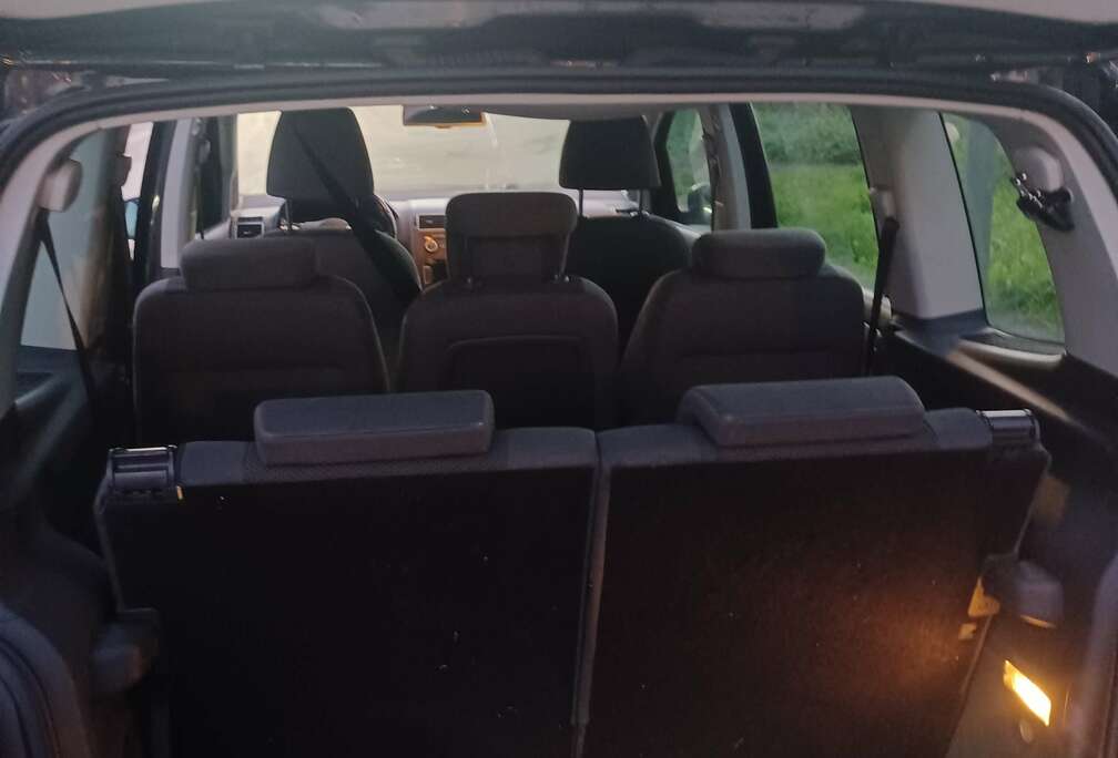 Volkswagen Touran 1.6 CR TDi Highline 7pl.