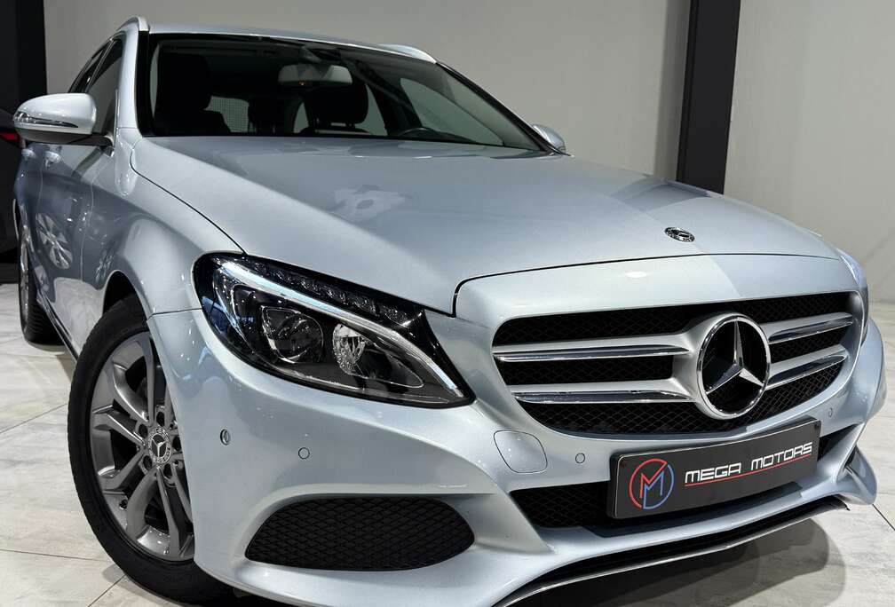 Mercedes-Benz d 116CV NAVi CUiR CLiM Bi-XENONS LED CRUiSE JA17\