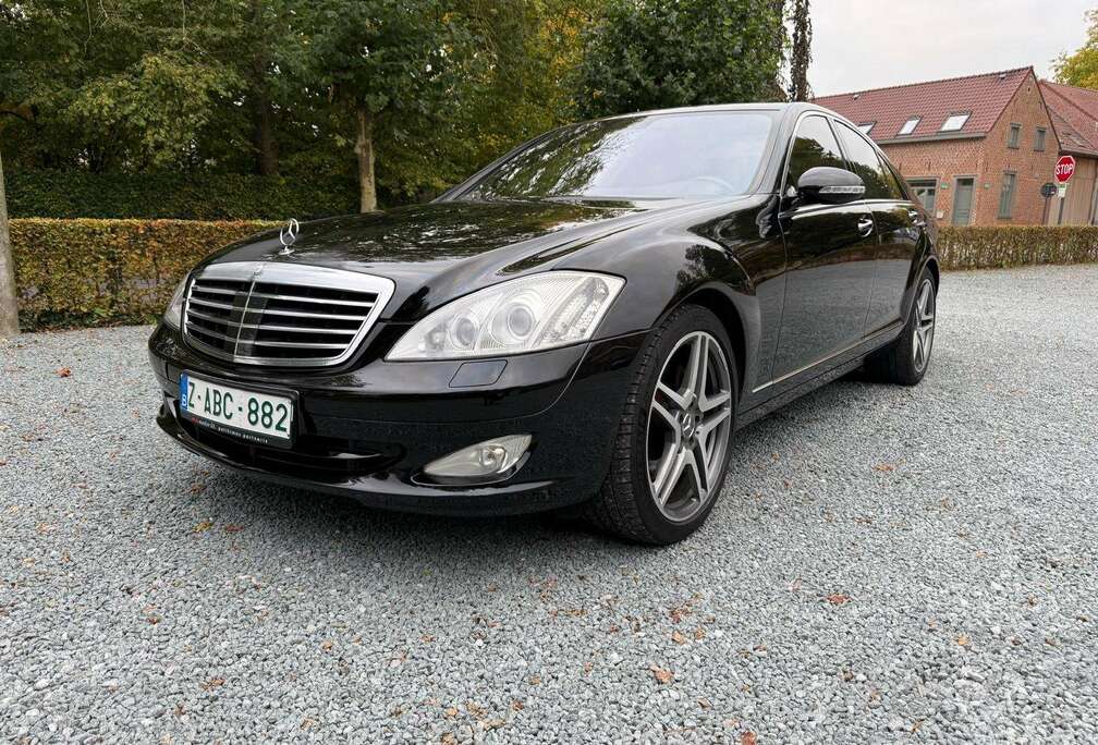 Mercedes-Benz /FULL OPTION/V8/387CH/PANO/NAV/ALU 20\'AMG/NOIR