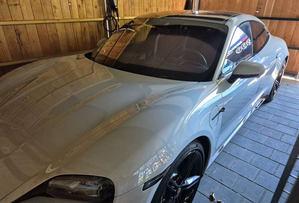 Porsche Taycan 93.4 kWh Taycan GTS