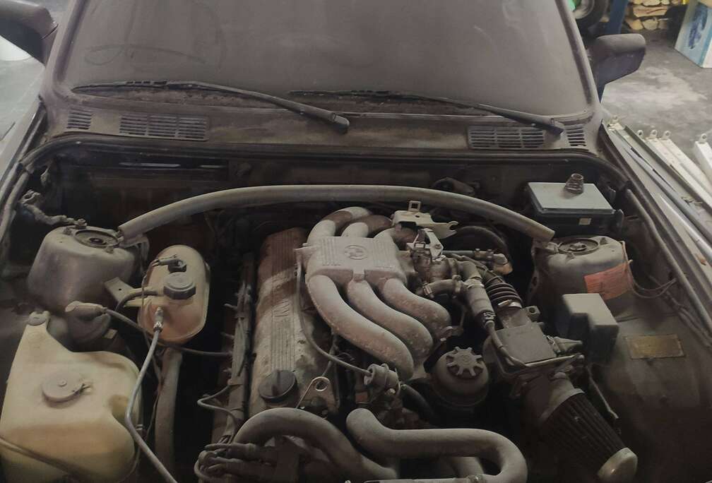 BMW E30 coupé