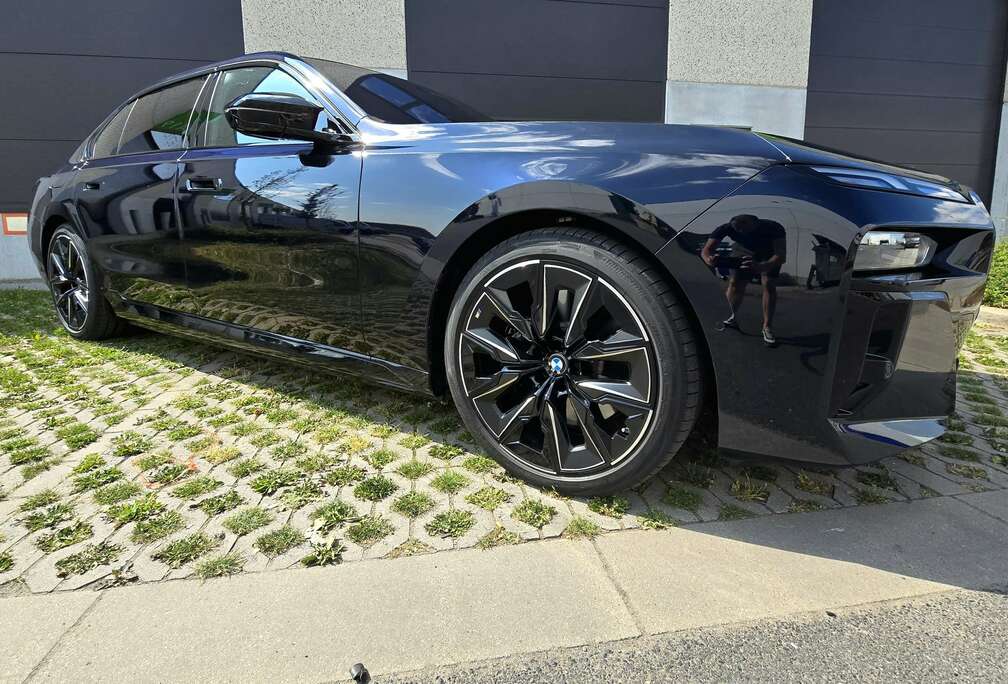 BMW M760eXAS PHEV (420 kW)