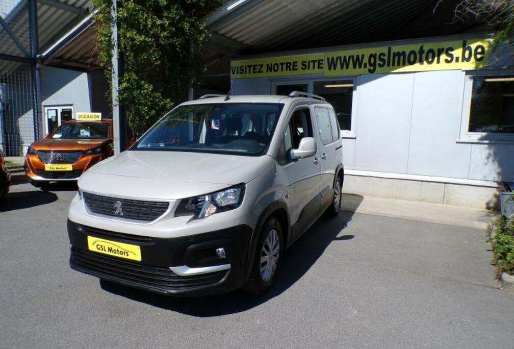 Peugeot 5pl 1.2 110cv Beige 03/19 Airco Radio Bluetooth