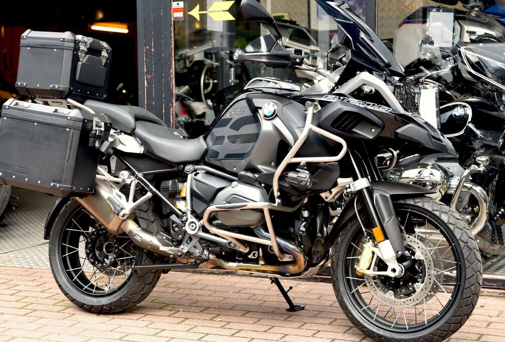 BMW TRIPLE BLACK ***MOTO VERTE***