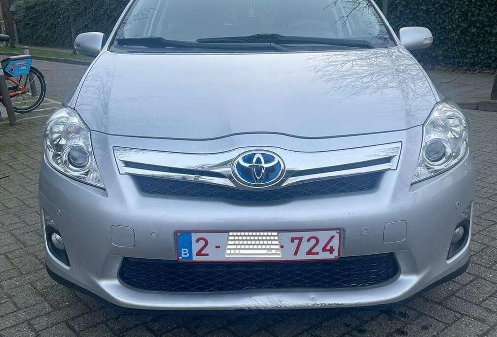 Toyota 1.8 Hybrid Life