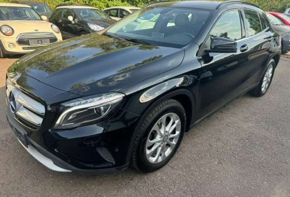 Mercedes-Benz MERCEDES-BENZ GLA200 NAVI AUTOMATIK LEDER BII XENO