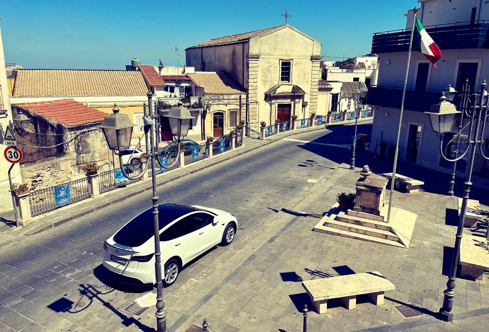 Tesla Dual Motor Long Range AWD