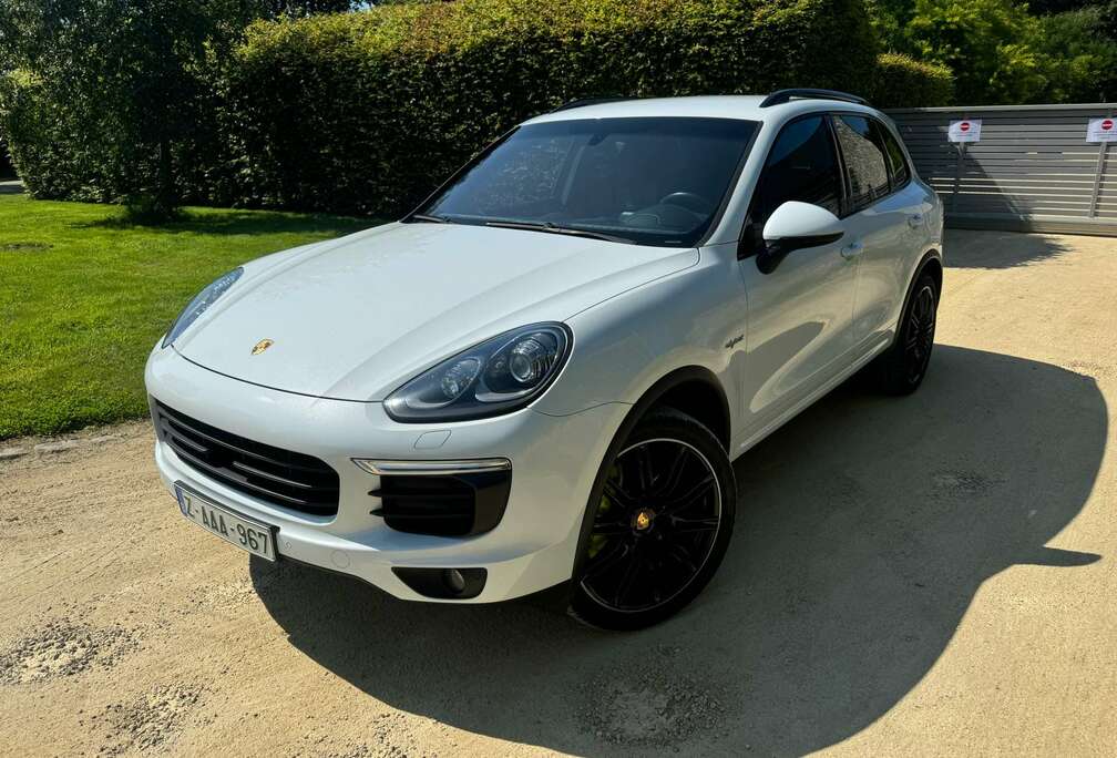 Porsche S E-Hybrid