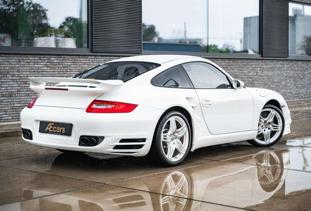 Porsche 911 TURBO / MANUAL / FULL HISTORY / AERO KIT / PCCB / NP: 246K / NEW CONDITION