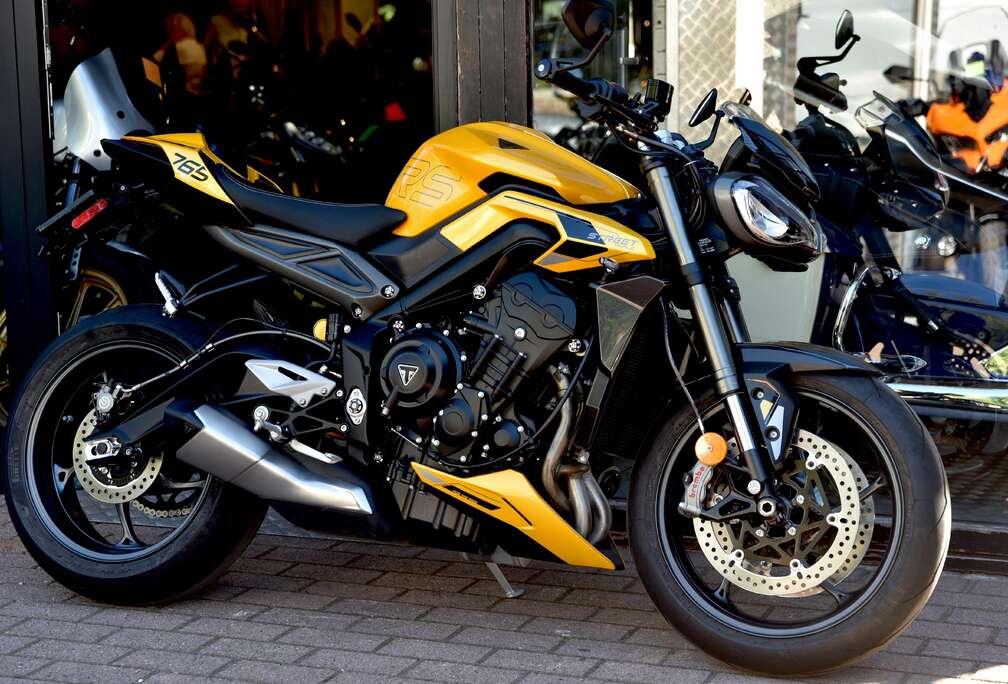 Triumph ***MOTO VERTE***
