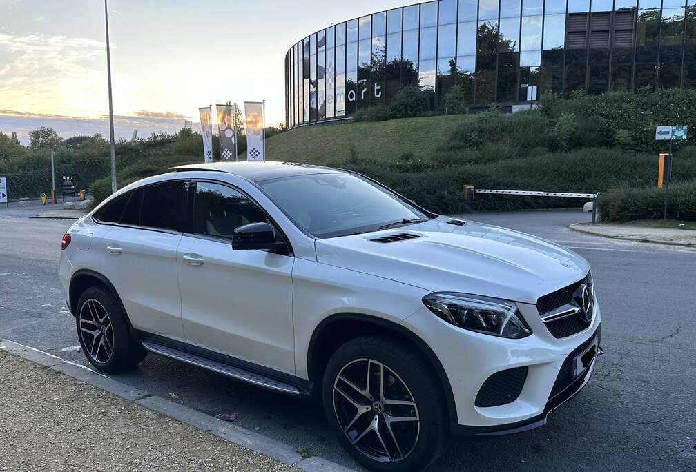 Mercedes-Benz Coupé d 4MATIC AMG Line  9G-Tronic-Full Options