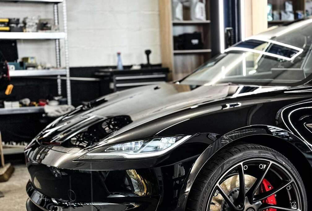 Tesla 75 kWh Performance Dual Motor