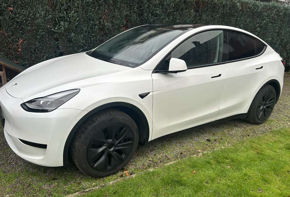 Tesla Model Y 72.5 kWh Long Range RWD
