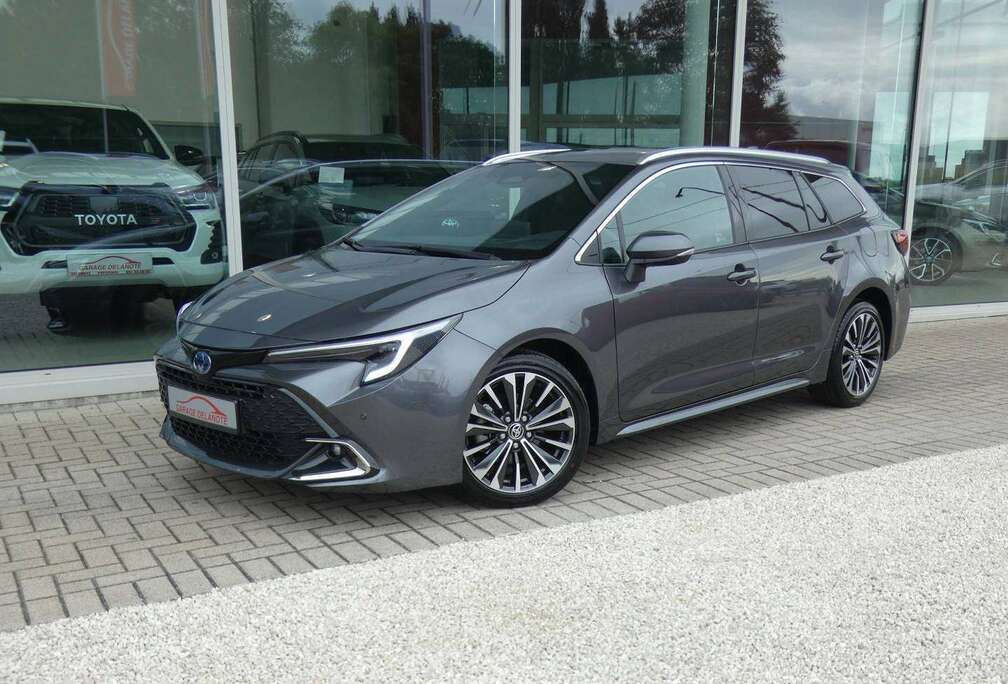 Toyota 1.8 Hybrid STYLE+TECH PACK 140pk +Elektrische koffer +Dodehoek +Stuurwielverwarming +Zetelverwarming +Half leder +GPS