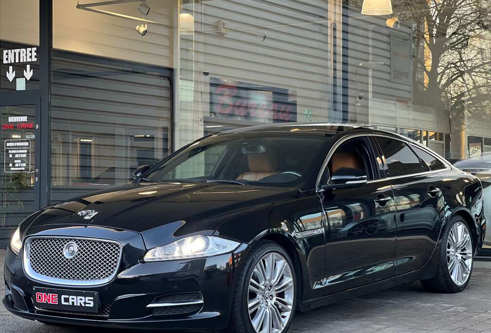 Jaguar 3.0d V6 TOIT PANOR-CUIR-CAMERA-GPS-BIXENON-JA20P